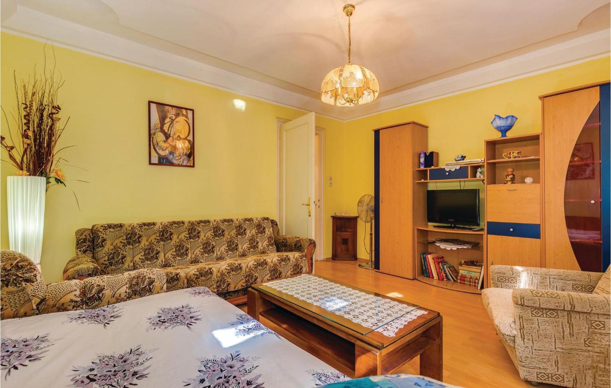 1 Bedroom Beautiful Apartment In Bakar Exterior foto